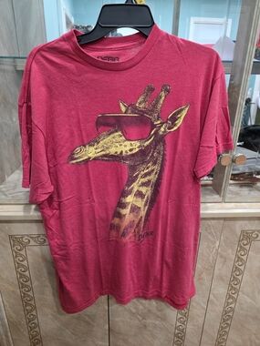 Men's Deep Pink Tee with Printed Giraffe Design
